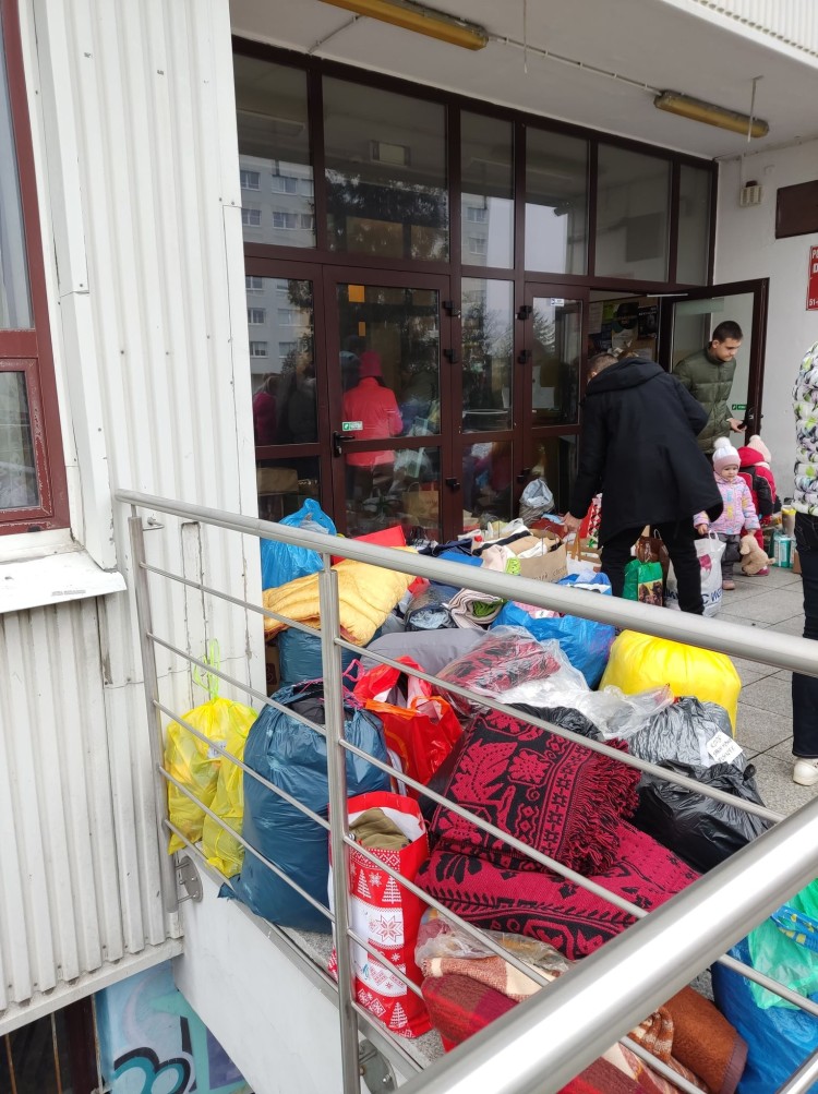 Wrocławianie dla uchodźców z Ukrainy. Czekają dworcu, przywożą dary, oferują bezpłatne usługi, Ola Stecka