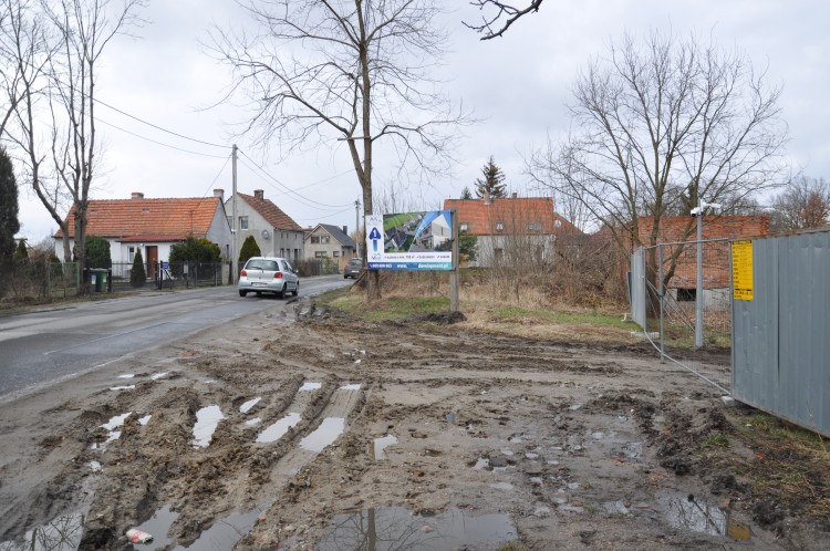 Wrocław: mieszkańcy czekają na zaplanowany remont ulicy już prawie 6 lat [ZDJĘCIA], mgo