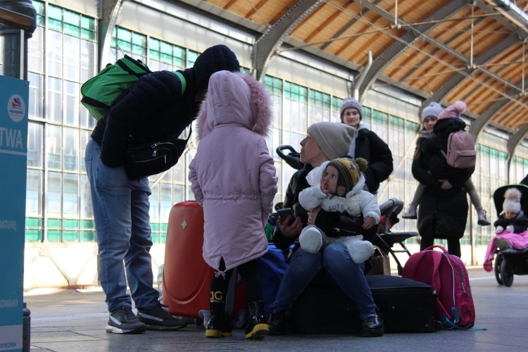 Zobacz przejmujące zdjęcia z przyjazdu uchodźców do Wrocławia [GALERIA], Jakub Jurek