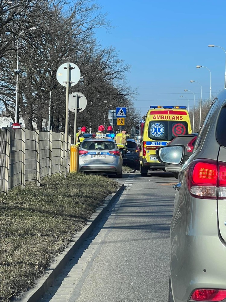 Wrocław: zderzenie dwóch aut na al. Brücknera. Uwaga na duże korki!, Tymoteusz Maciaś