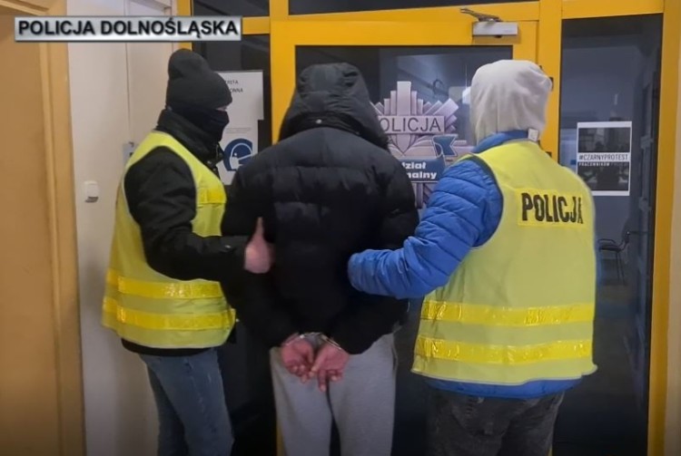 Gwałt na młodej Ukraince. Są zarzuty dla 49-latka, ale sąd odmówił aresztu dla podejrzanego, KMP Wrocław