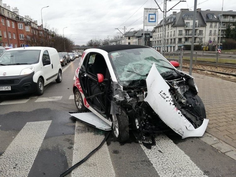 Wrocław: utrudnienia na wjeździe do miasta po wypadku. Są ranni, zdjęcie ilustracyjne/czytelnik