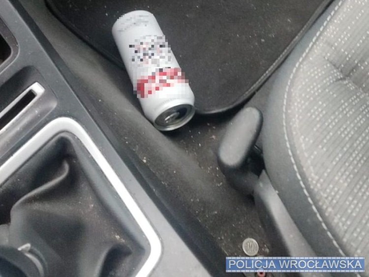 Tylko jedno piwo, panie władzo - pił alkohol podczas jazdy autem, wydmuchał pół promila, KMP Wrocław