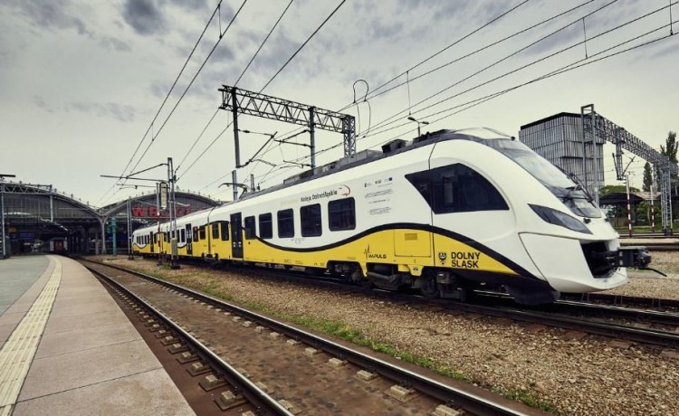 Koleje Dolnośląskie uruchamiają sezonowe pociągi do Skalnego Miasta i Trutnova, Koleje Dolnośląskie