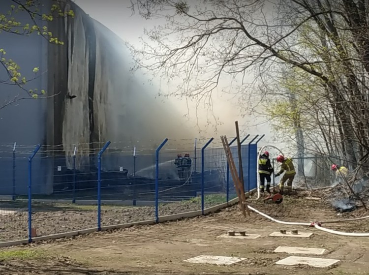 Olbrzymi słup ognia i dymu. Pożar we Wrocławiu, IS