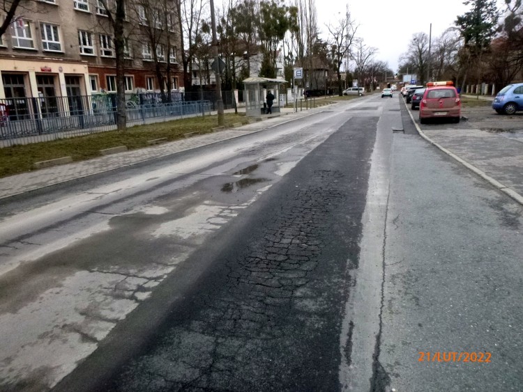 Wrocław: Połówkowe zamknięcie jezdni ważnej ulicy. Utrudnienia dla kierowców, ZDiUM