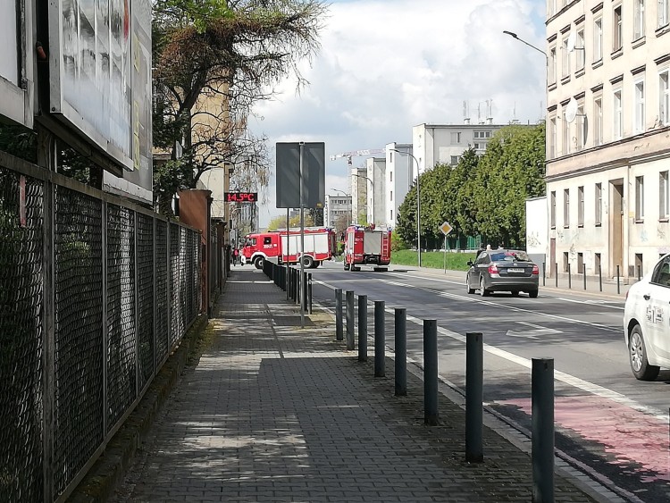 Wrocław: Bułki z Biedronki postawiły na równe nogi strażaków, mgo