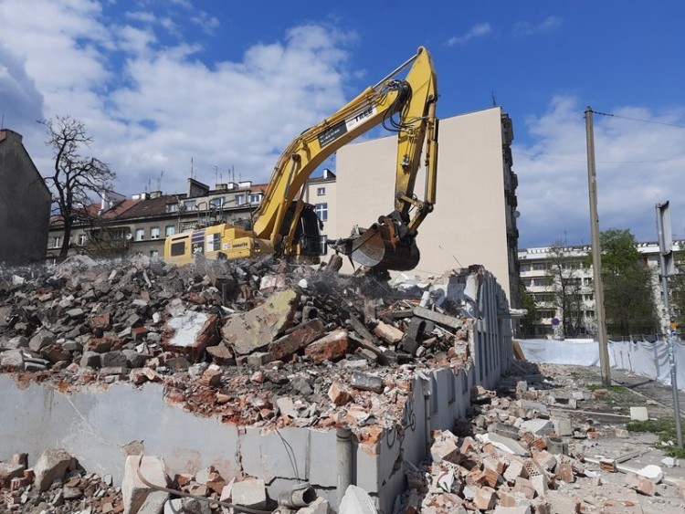 Wrocław: Straż miejska legła w gruzach. Tyle zostało z jej dawnej siedziby, Marcin Kruk