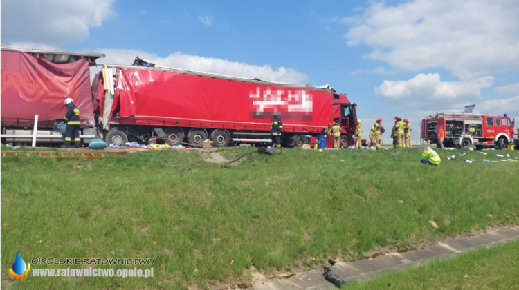 Zablokowana autostrada A4 po śmiertelnym wypadku. Zderzyły się 3 ciężarówki, Opolskie Ratownictwo ratownictwo.opole.pl