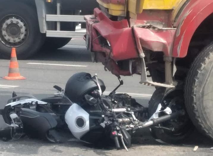 Wrocław: wypadek w centrum. Motocyklista po zderzeniu z ciężarówką był reanimowany, fot. Auto-Hard