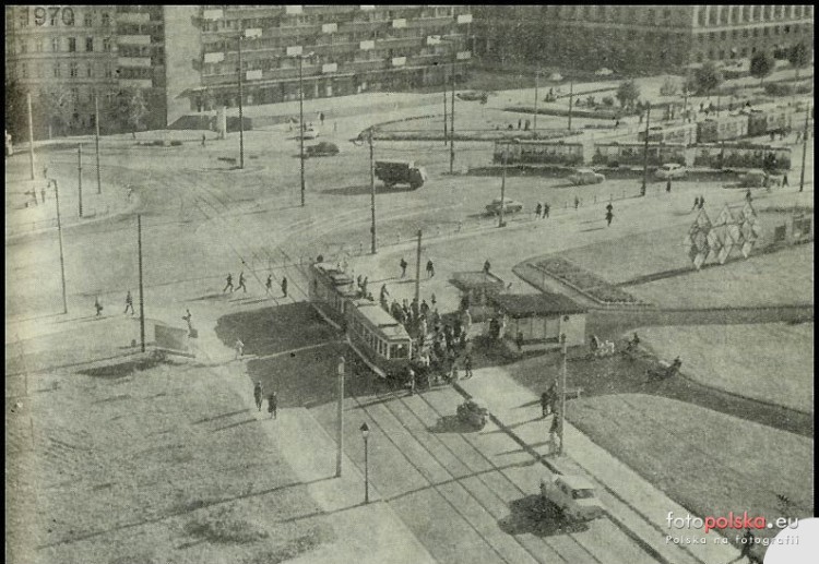 Plac Grunwaldzki 50 lat temu. Puste ulice, mnóstwo zieleni, fotopolska.eu