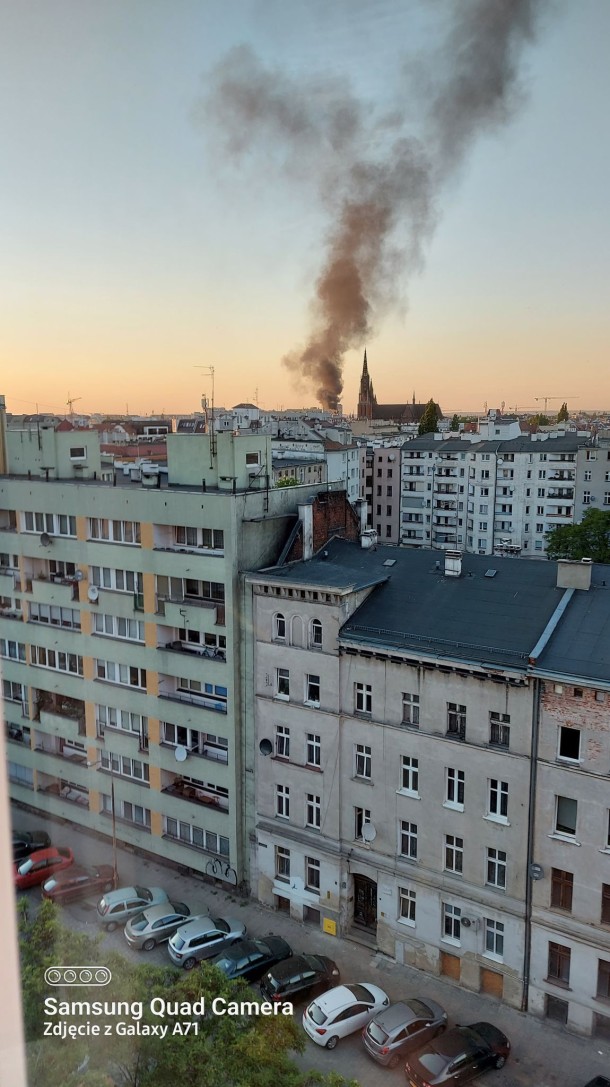Wrocław: Czarny dym nad miastem. Pożar nowego budynku na Kleczkowie [ZDJĘCIA], Łukasz Kalinikidis