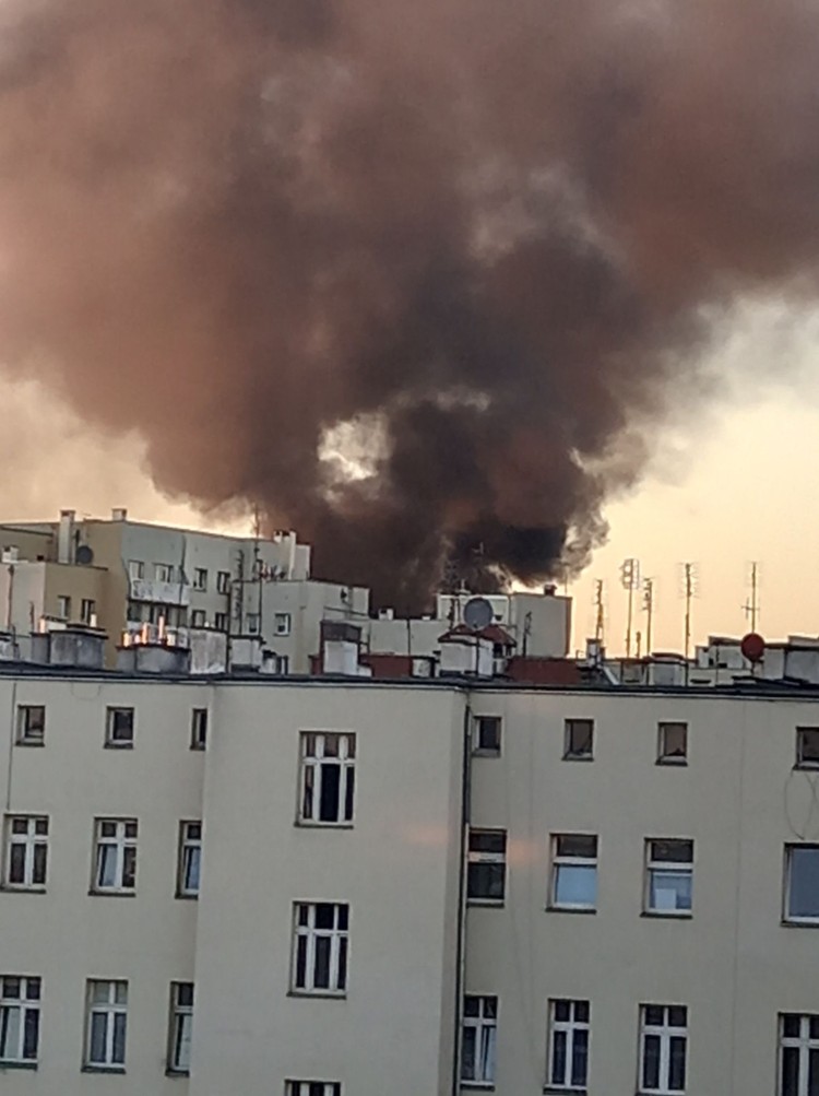 Wrocław: Czarny dym nad miastem. Pożar nowego budynku na Kleczkowie [ZDJĘCIA], Katarzyna Kremska