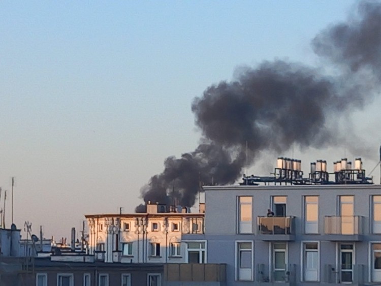 Wrocław: Czarny dym nad miastem. Pożar nowego budynku na Kleczkowie [ZDJĘCIA], Aleksandra Nikiforow
