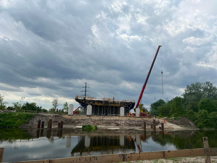 Wrocław: Budują most nad Oławą. Będzie miał 350 m długości [ZDJĘCIA], WI