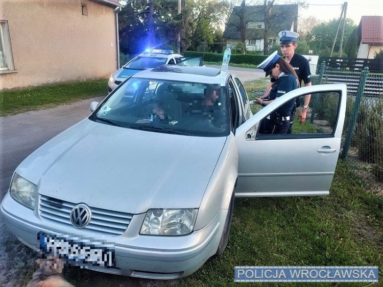 Pod wpływem narkotyków przewoził dziecko. 27-latek bez prawa jazdy jechał autem bez OC i badań technicznych, KMP Wrocław