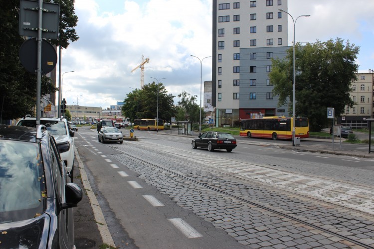 Wrocław: Utrudnienia na placu Solidarności. Rusza budowa drogi rowerowej na Legnickiej, Jakub Jurek