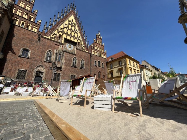 Wrocław: Tak wygląda plaża na Rynku. Są też ogrody, Jakub Jurek