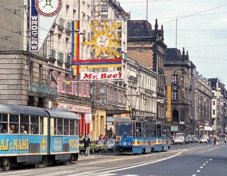 Te miejsca królowały we Wrocławiu w latach 90.!, fotopolska.eu