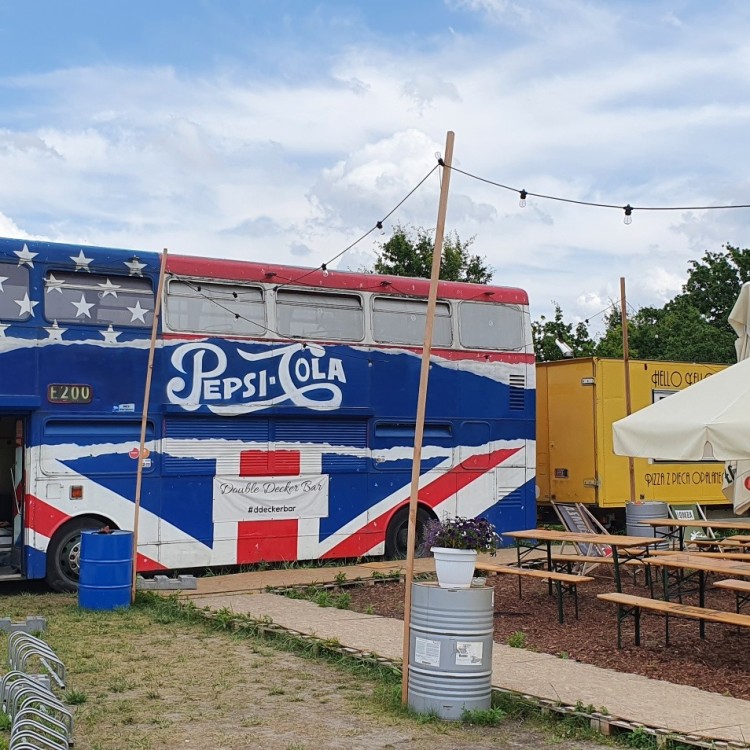 Oto 10 najlepszych food trucków we Wrocławiu. Raz spróbujesz, nie będziesz mógł przestać, Double Decker Bar