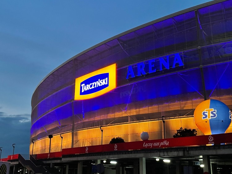 Montaż podświetlenia znaku z nową nazwą Stadionu Wrocław zakończony [ZDJĘCIA], Tarczyński