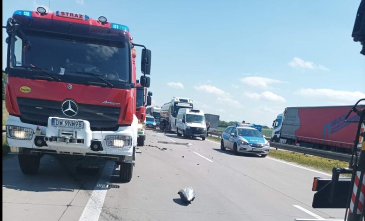 Poważny wypadek na A4 pod Wrocławiem. Autostrada zamknięta na 2 godziny, OSP Gniechowice