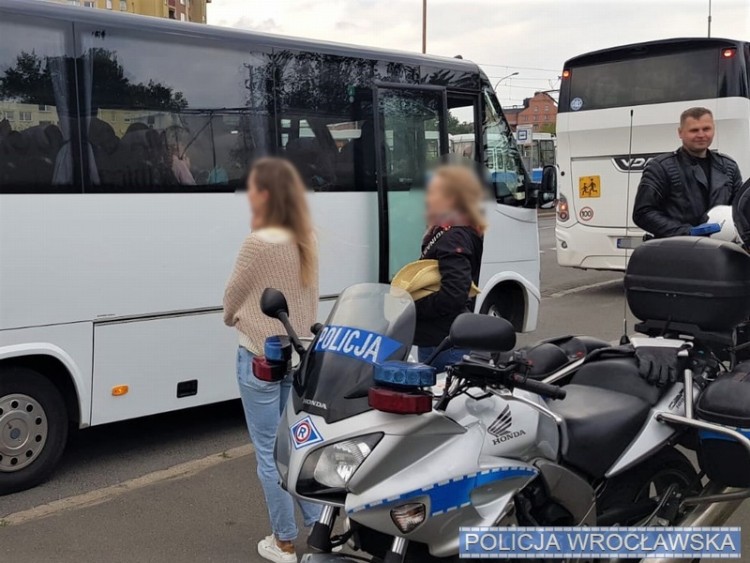 Wrocław: dzieci miały jechać na wycieczkę niesprawnymi autobusami, KMP Wrocław