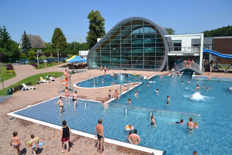 Kąpieliska i baseny koło Wrocławia. Blisko, taniej i mniej tłoczno, Gmina Trzebnica