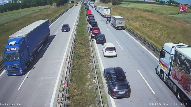 Wypadek na autostradzie A4 pod Wrocławiem. Zderzyły się dwa samochody, WI