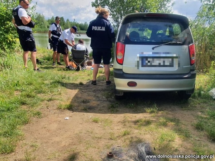 Wrocław: Ojciec pływał pontonem z 10-letnim dzieckiem. Miał 2 promile alkoholu i amfetaminę, KWP Wrocław