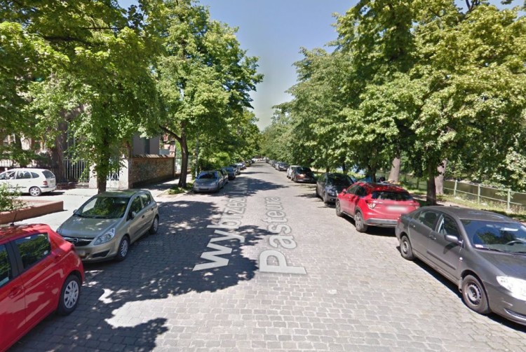 Wrocław: Miasto przywraca opłaty za parkowanie na trzech ulicach, Google Maps