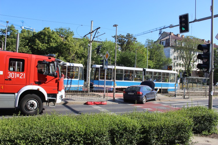 Wrocław: Śmiertelny wypadek na Grabiszyńskiej. BMW uderzyło w przystanek i zabiło człowieka, Jakub Jurek