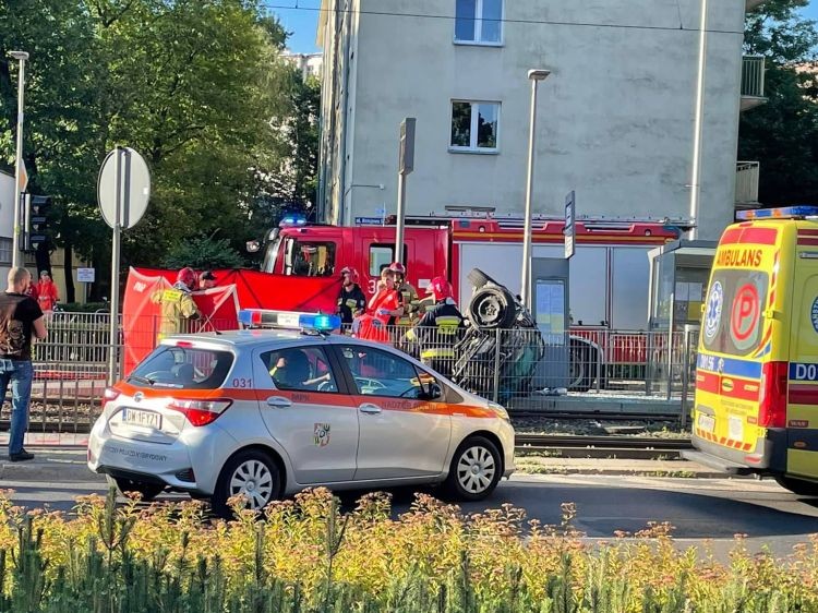 Wrocław: Śmiertelny wypadek na Grabiszyńskiej. BMW uderzyło w przystanek i zabiło człowieka, Maciej Sz