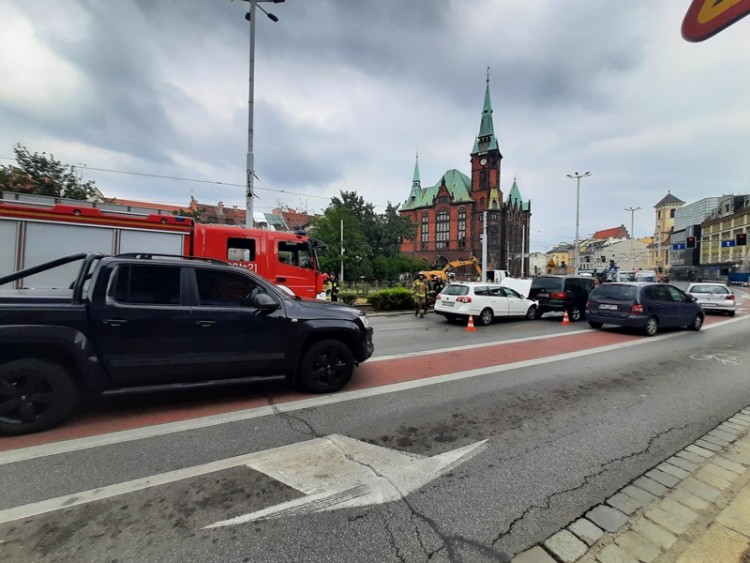 Wrocław: Utrudnienia po wypadku w centrum, k