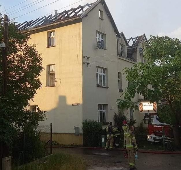 Ogromny pożar domu wielorodzinnego pod Wrocławiem, OSP Gniechowice