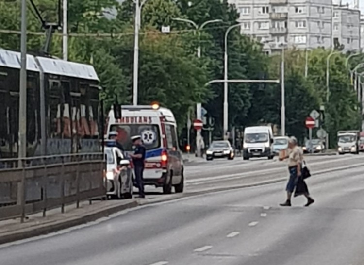 Seniorka przewróciła się po ruszeniu tramwaju. Motorniczym zajęła się policja, Czytelniczka