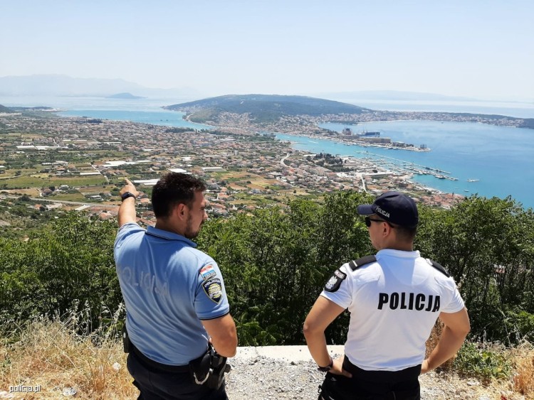 Urlop w Chorwacji i Bułgarii: policjanci z Polski pełnią tam służbę [NUMERY TELEFONÓW], Policja Polska