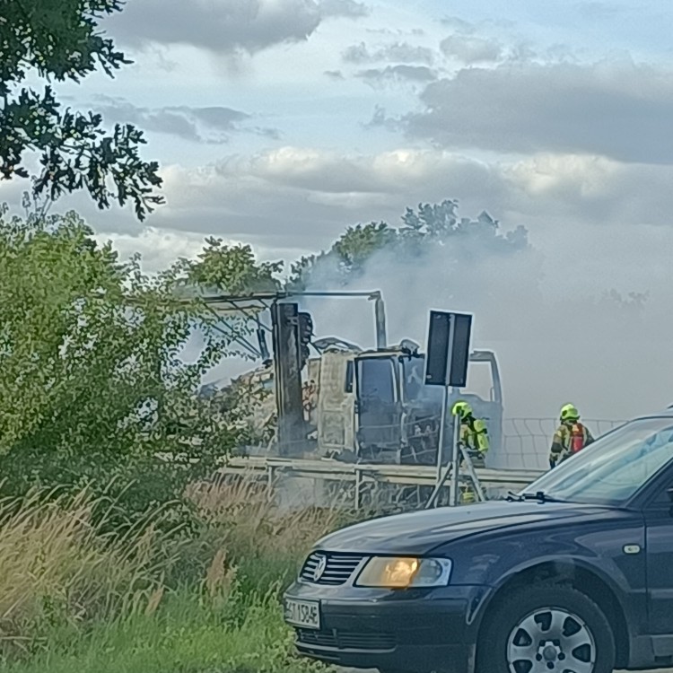 Wrocław: Autostrada A4 zablokowana po pożarze tira [ZDJĘCIA, WIDEO], mm