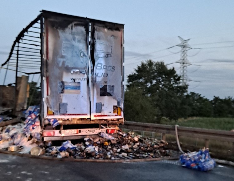 Wrocław: Autostrada A4 zablokowana po pożarze tira [ZDJĘCIA, WIDEO], Anna Karolina Ścibor