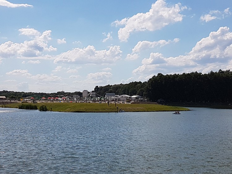 Parę kilometrów od Wrocławia, a poczujesz się jak na wakacjach. To najmodniejsze kąpielisko pod miastem, www.kopalnia.wroc.pl