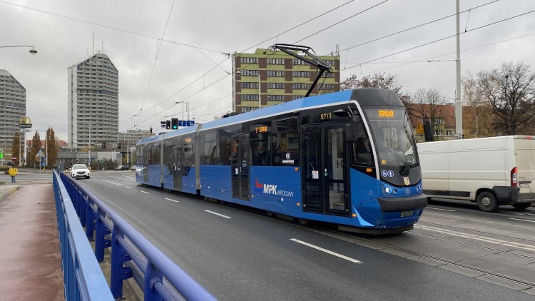 Wrocławskie tramwaje wśród najwolniejszych w Polsce. Gorzej jest tylko w Elblągu, 