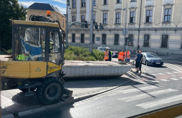 Wrocław: Tramwaje nie jeździły przez most Uniwersytecki, Czytelnik