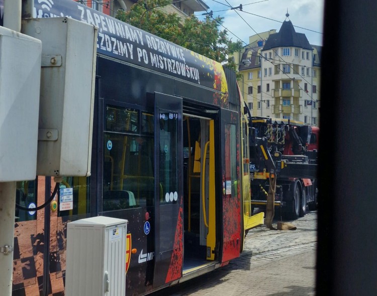 Wrocław: Objazdy tramwajów po wykolejeniu, Czytelnik