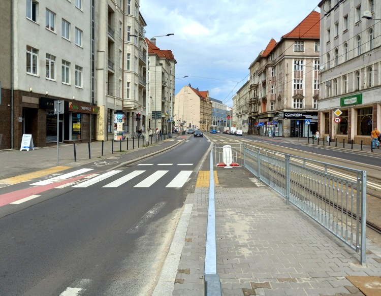 Wrocław: Nowe przejście dla pieszych w centrum. Łatwiej dostać się na przystanek, ZDiUM