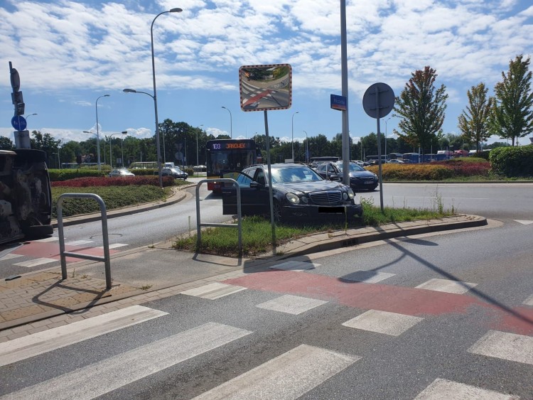 Wrocław: Wypadek koło stadionu. Bus leżał na boku [ZDJĘCIA], Jarek Dobrowolski