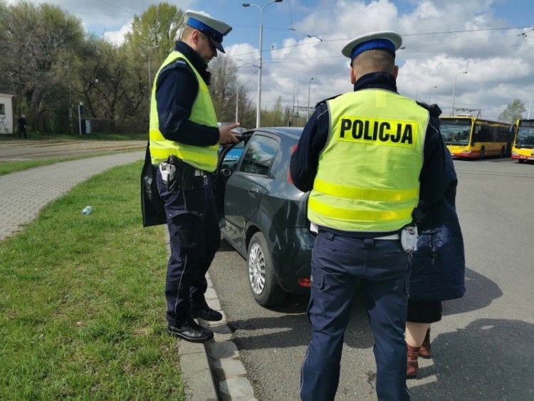 Jechał bez prawa jazdy. Mama, która przyjechała go odebrać bardzo zdziwiła policjantów, zdjęcie ilustracyjne/Policja Wrocław