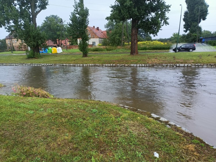 Wezbrane rzeki koło Wrocławia. Jest ostrzeżenie IMGW, Dolnośląski Urząd Wojewódzki