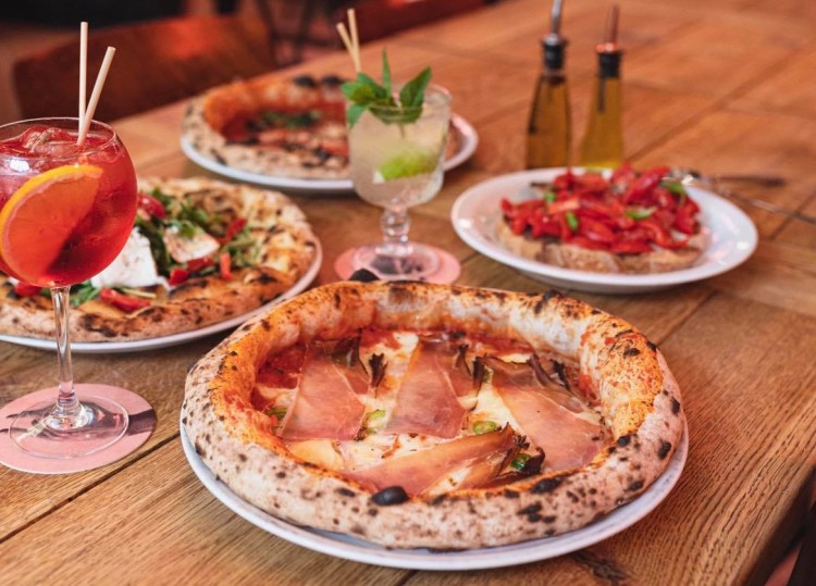 Najlepsza pizza we Wrocławiu. 10 pizzerii z największą liczbą gwiazdek w Google, Facebook lokalu