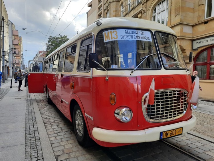 Parada zabytkowych autobusów przejechała przez Wrocław [ZDJĘCIA], Jakub Jurek