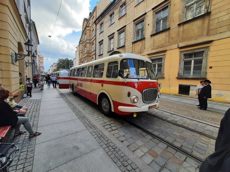 Parada zabytkowych autobusów przejechała przez Wrocław [ZDJĘCIA], Marcin Kruk